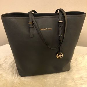 BRAND NEW MICHAEL KORS SHOPPER TOTE BAG (Large)